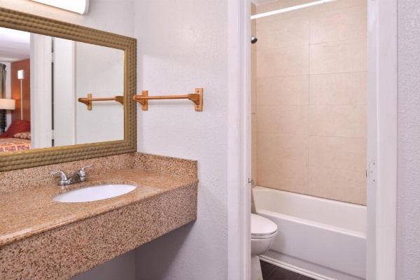 Americas Best Value Inn - Richmond South image 19