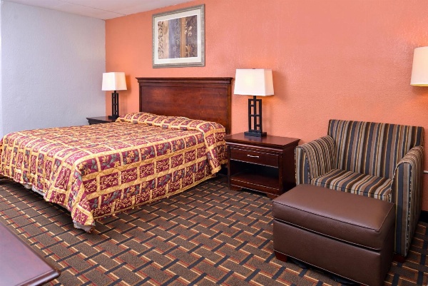 Americas Best Value Inn - Richmond South image 4