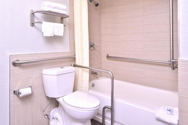 Americas Best Value Inn - Richmond South image 8